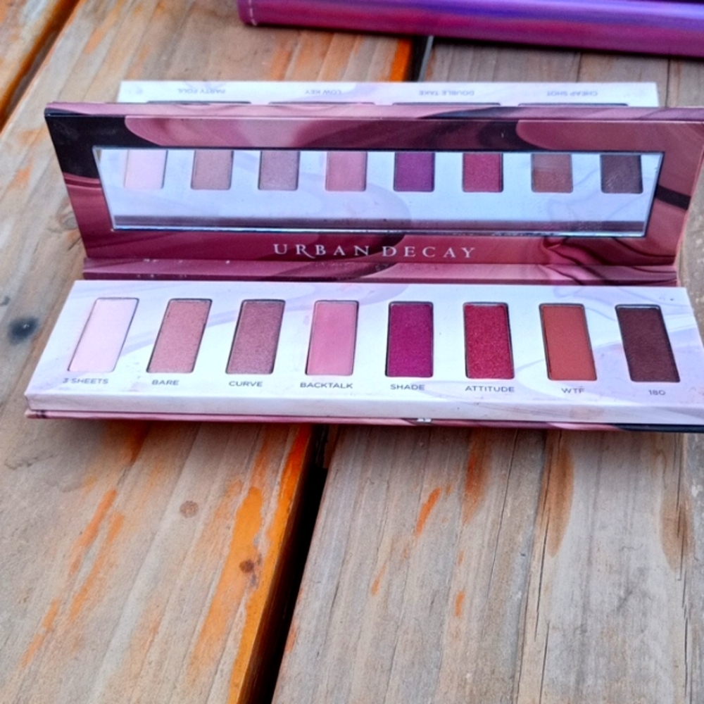 Urban decay BackTalk eye shadow face palette